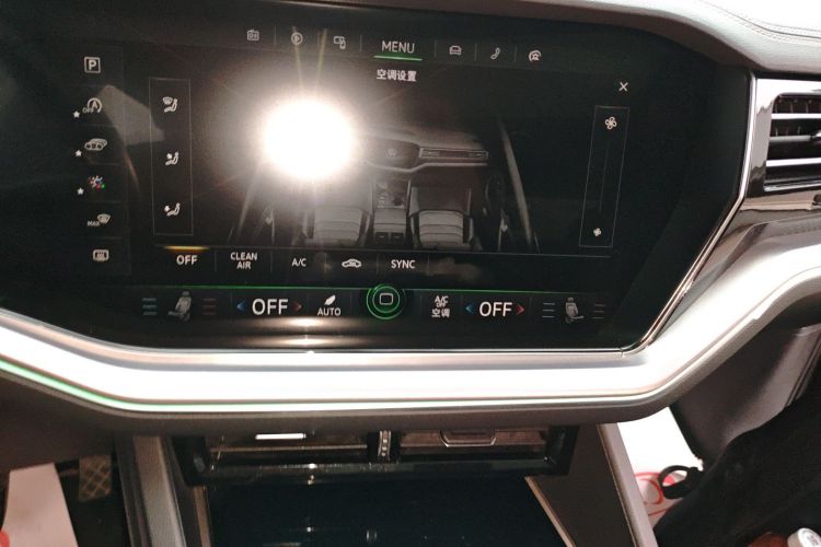 大众 途锐 2021款 3.0TSI 锐享版 曜黑运动套装中控内饰16