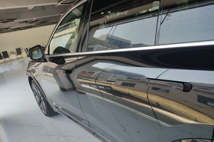 理想汽车 理想L7 2025款 Ultra 智能焕新版车身外观4