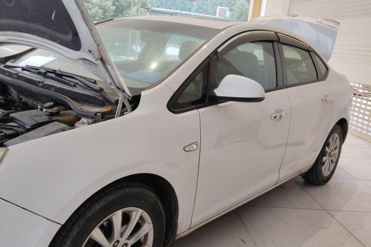 别克 英朗 2013款 GT 1.6L 自动时尚版车身外观4