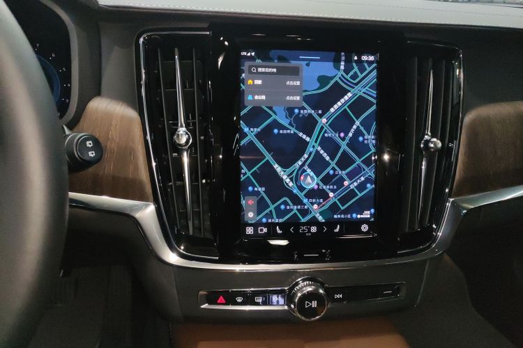 沃尔沃V90 2024款 Cross Country B5 AWD 智尊版中控内饰16