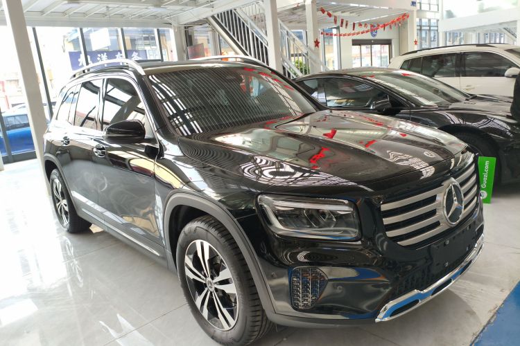 奔驰GLB 2024款 GLB 200 动感型车身外观3