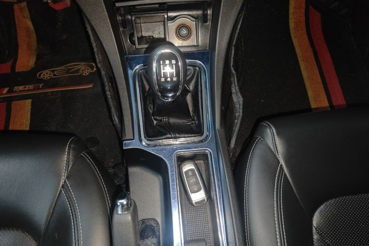 吉利汽车 帝豪 2017款 三厢百万款 1.5L 手动向上版中控内饰18