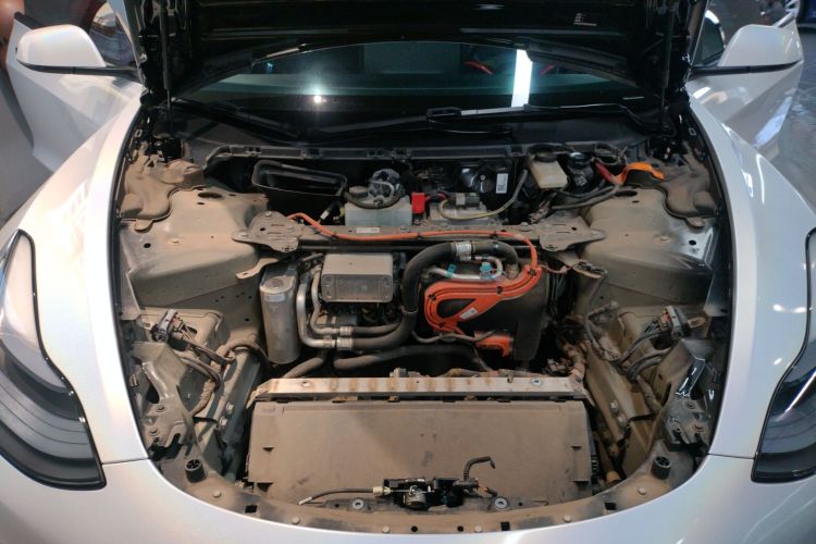 特斯拉 Model 3 2022款 后轮驱动版机舱底盘24