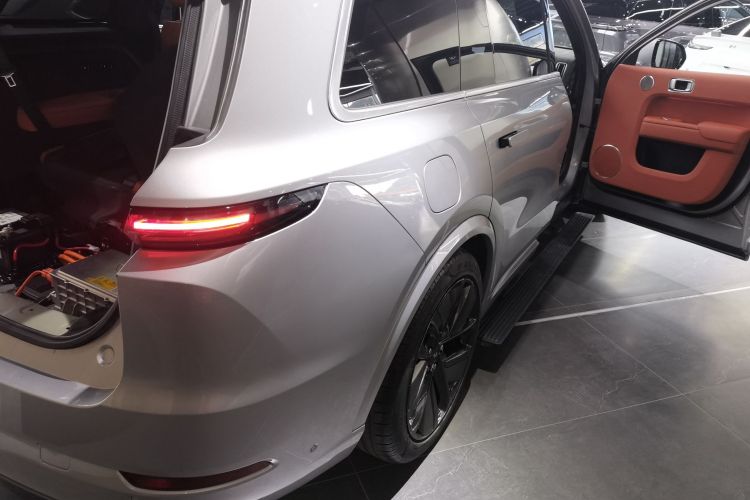 理想汽车 理想L9 2022款 Max车身外观7