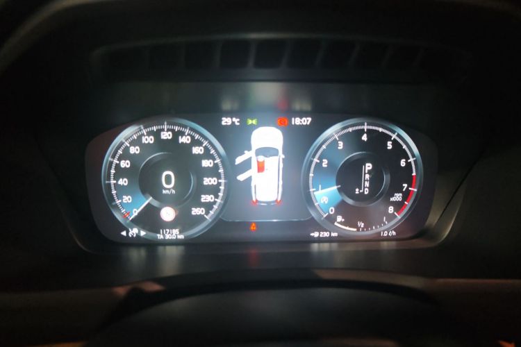 沃尔沃XC90 2018款 T6 智逸版 5座中控内饰14