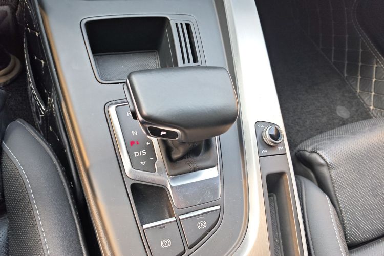 奥迪A4L 2020款 40 TFSI 时尚动感型中控内饰18