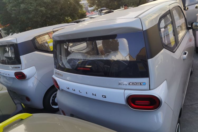 五菱汽车 宏光MINIEV 2024款 第三代 215km 青春版车身外观6