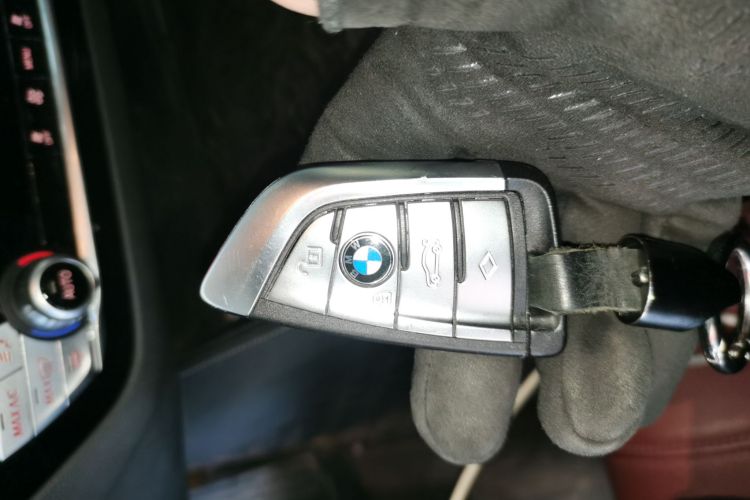 宝马5系 2022款 改款二 525Li M运动套装中控内饰11