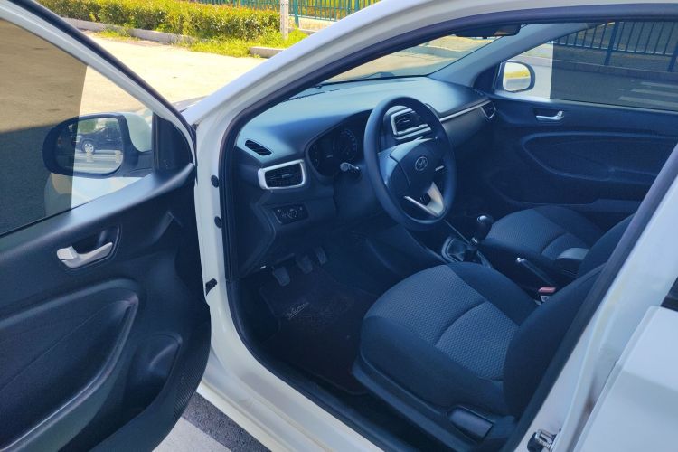现代 瑞纳 2020款 1.4L 手动GL焕新版中控内饰7003