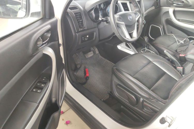 长安CS35 2015款 1.6L 自动豪华型 国V中控内饰20