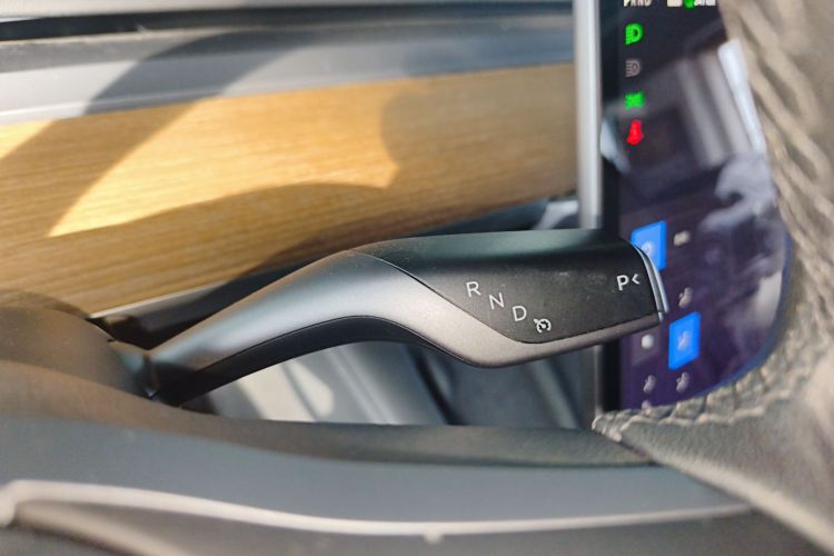 特斯拉 Model Y 2022款 改款 后轮驱动版中控内饰18