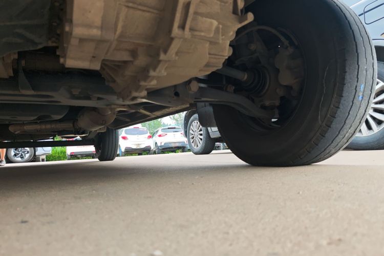 上汽大通MAXUS 新途V80 2021款 2.0T 手动经典城配王短轴超低顶3座局部细节9004