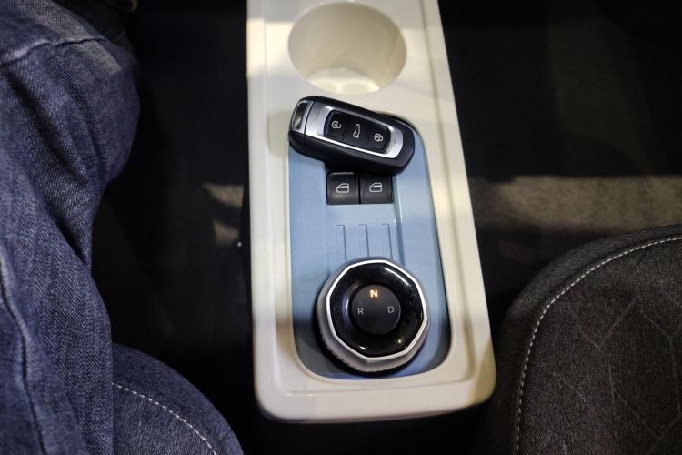 吉利银河 2023款 熊猫mini 200km 耐力熊中控内饰18