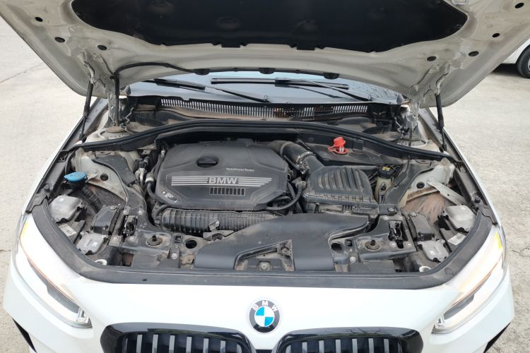 宝马1系 2021款 改款 125i M运动曜夜版机舱底盘24