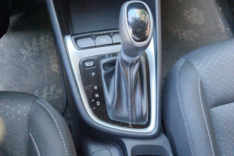 现代 悦动 2020款 1.6L 自动GL悦目版中控内饰18