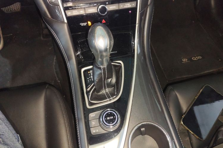 英菲尼迪Q50L 2015款 2.0T 舒适版局部细节18