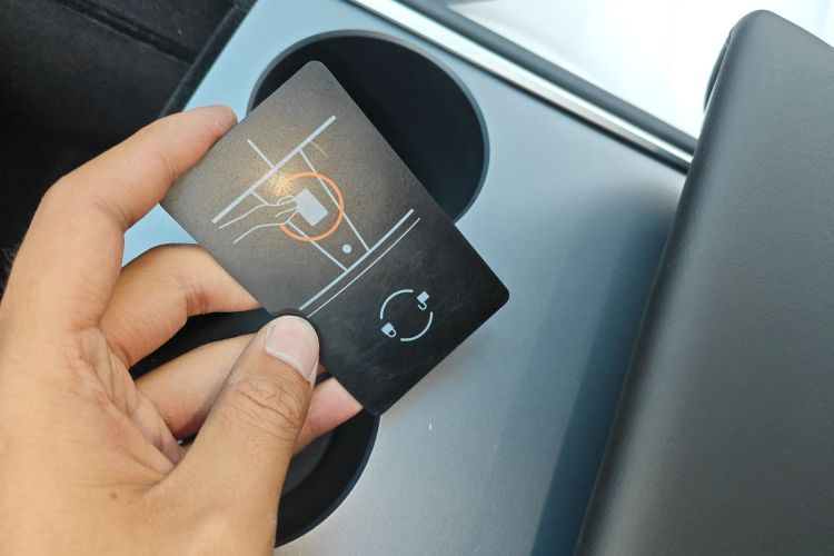 特斯拉 Model Y 2022款 长续航全轮驱动版中控内饰11