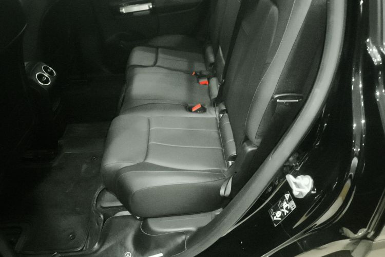 奔驰EQB 2022款 EQB 260中控内饰21