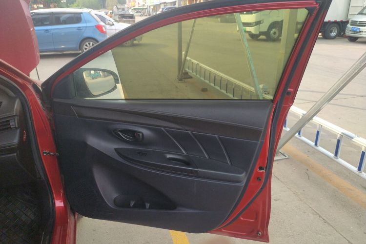 丰田 威驰 2014款 1.5L 自动智臻版中控内饰42