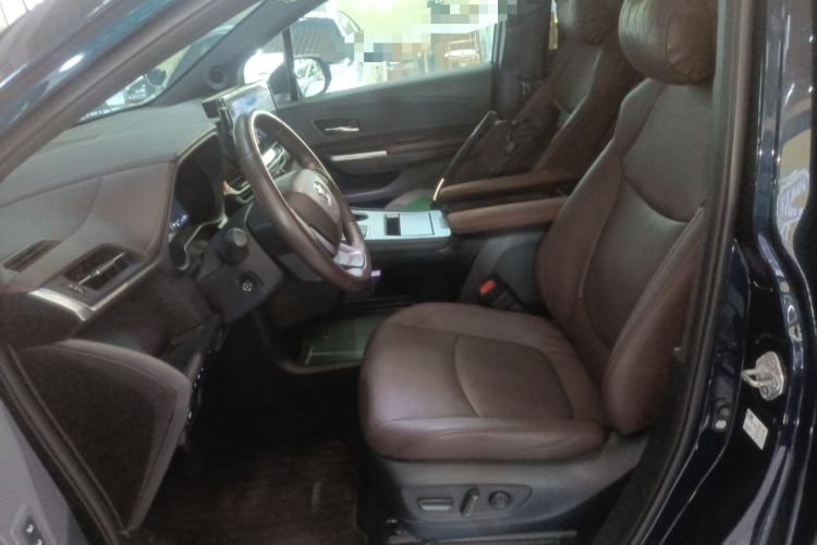 丰田 格瑞维亚 2023款 2.5L混动 旗舰VIP版局部细节19