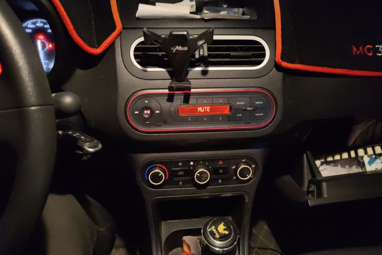 名爵3 2013款 1.3L AMT舒适版中控内饰16