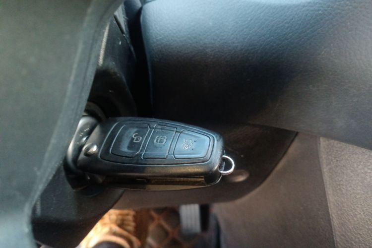 福特 福克斯 2012款 三厢 1.6L 自动风尚型中控内饰11