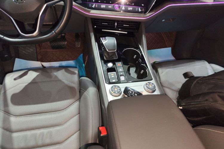 大众 途锐 2021款 3.0TSI 锐享版 经典运动套装中控内饰18