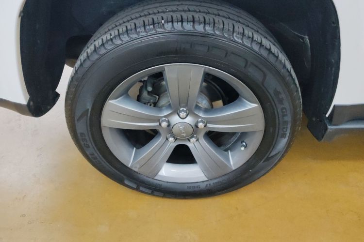 Jeep 指南者(进口) 2014款 改款 2.4L 四驱舒适版车身外观6008