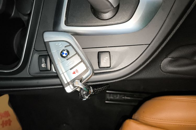 宝马3系GT 2019款 320i M运动型中控内饰7001