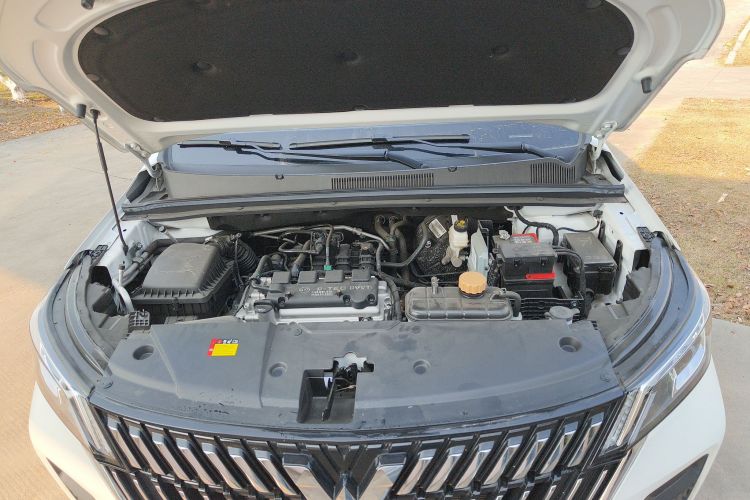 五菱汽车 五菱佳辰 2022款 1.5L 手动畅享舒适型机舱底盘24