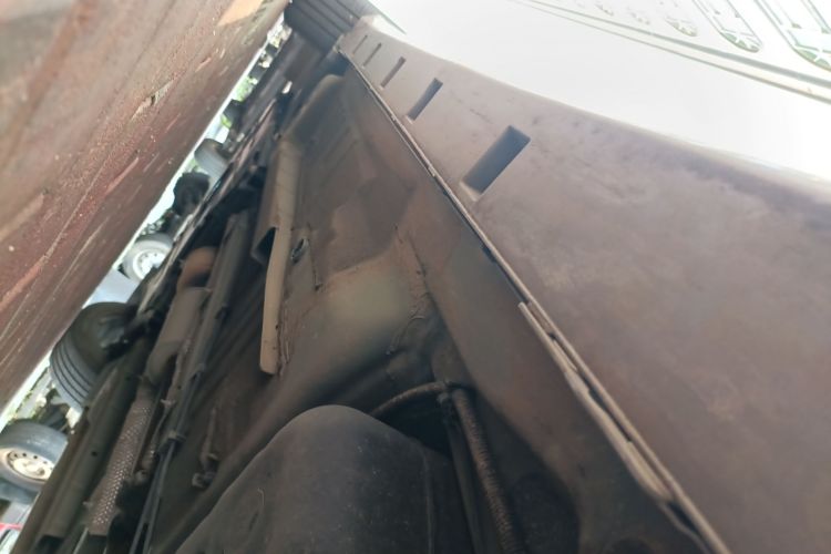 东风风神 奕炫 2021款 230T 自动荣耀版机舱底盘30