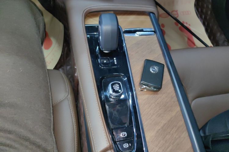 沃尔沃S90 2023款 B5 智逸豪华版中控内饰18