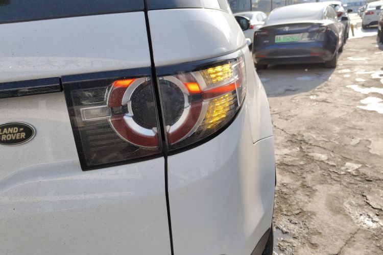 路虎 发现神行 2016款 2.0T SE车身外观9