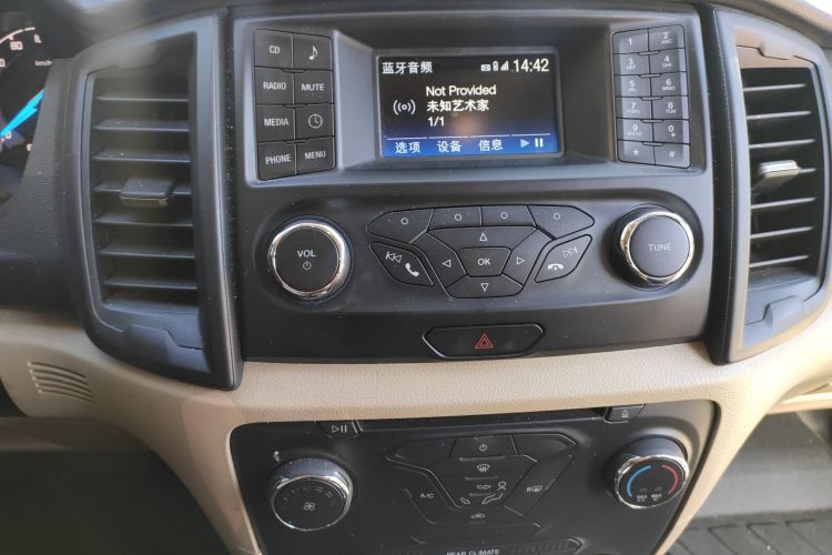 福特 撼路者 2017款 2.0T 汽油自动四驱菁英版 5座中控内饰16