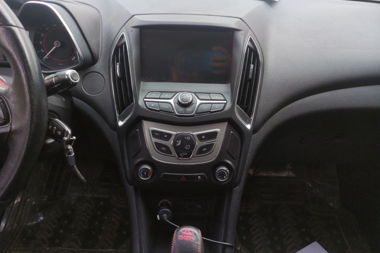 奇瑞 艾瑞泽5 2017款 1.5L CVT领潮版中控内饰16