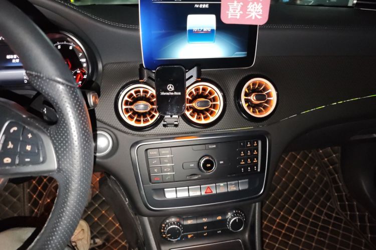 奔驰GLA 2019款 GLA 200 时尚型中控内饰16