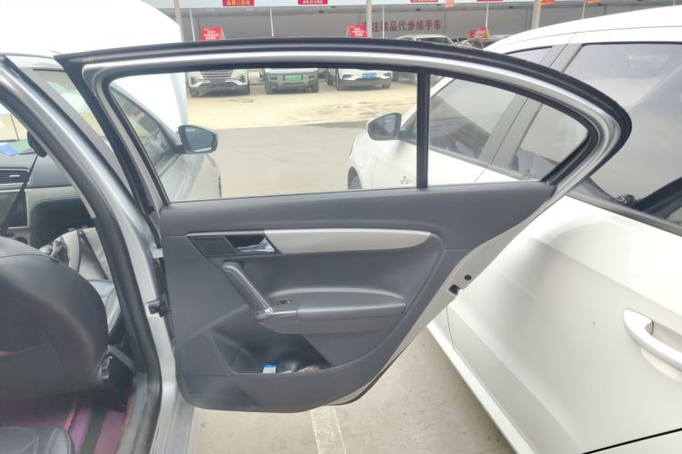 大众 朗逸 2013款 改款经典 1.6L 自动舒适版中控内饰45