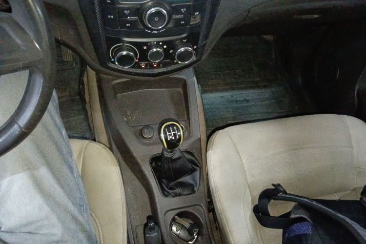 五菱汽车 五菱宏光 2014款 1.5L S标准型中控内饰18