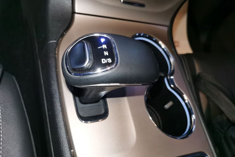 Jeep 大切诺基(进口) 2014款 3.0L 舒享导航版中控内饰18