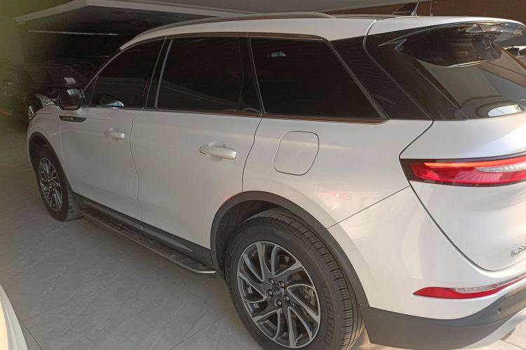 林肯 冒险家 2022款 2.0T 两驱尊享版车身外观4