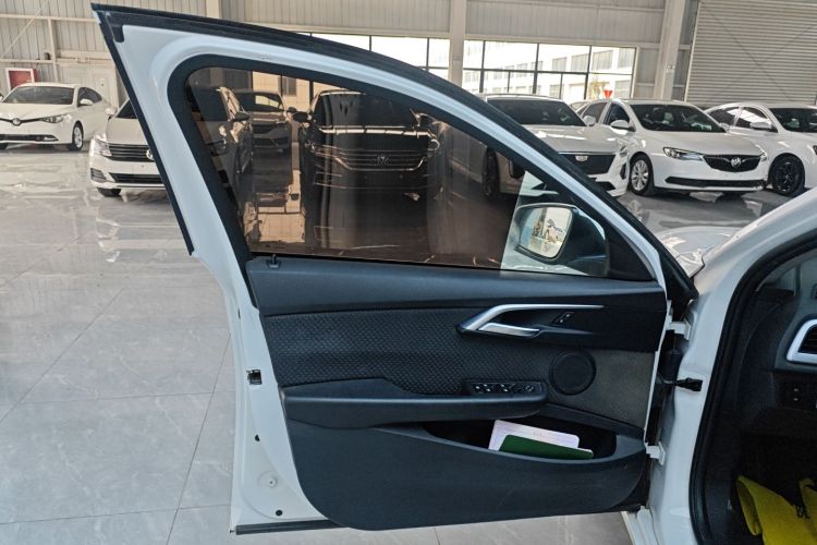 宝马1系 2017款 118i 时尚型中控内饰47