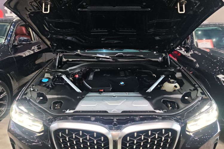 宝马X4 2022款 xDrive 25i M运动套装机舱底盘24
