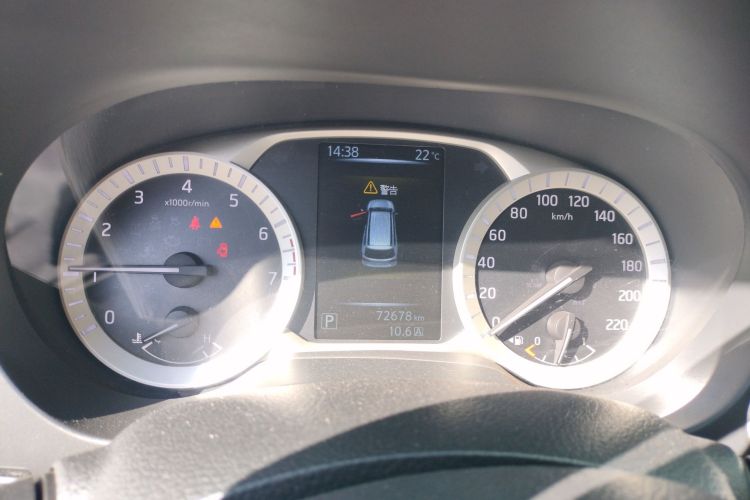 日产 途达 2018款 2.5L 自动两驱豪华版中控内饰14