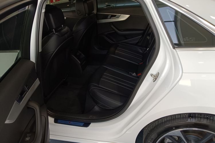 奥迪A4L 2024款 40 TFSI 时尚动感型中控内饰21