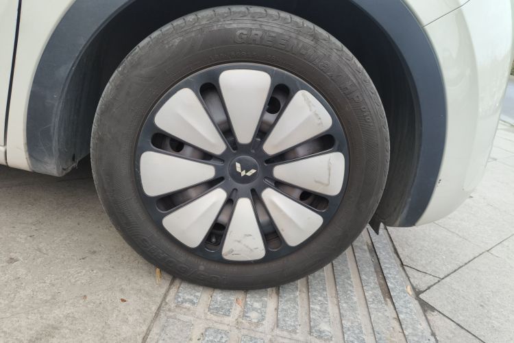 五菱汽车 五菱缤果 2023款 203km 舒享款车身外观10