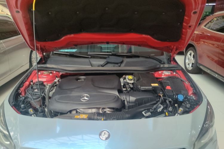 奔驰CLA 2016款 CLA 220 4MATIC机舱底盘24