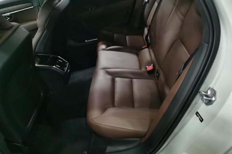 沃尔沃S90 2021款 B5 智远豪华版中控内饰21