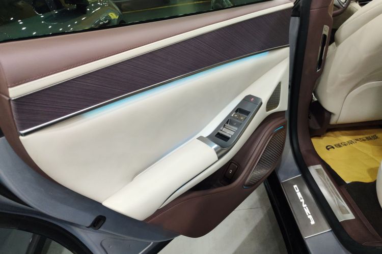 腾势Z9GT 2024款 1100四驱Ultra版中控内饰49