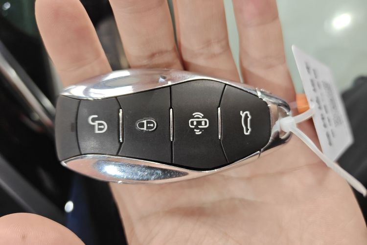 红旗H5 2023款 1.5T DCT智联旗韵版中控内饰7001