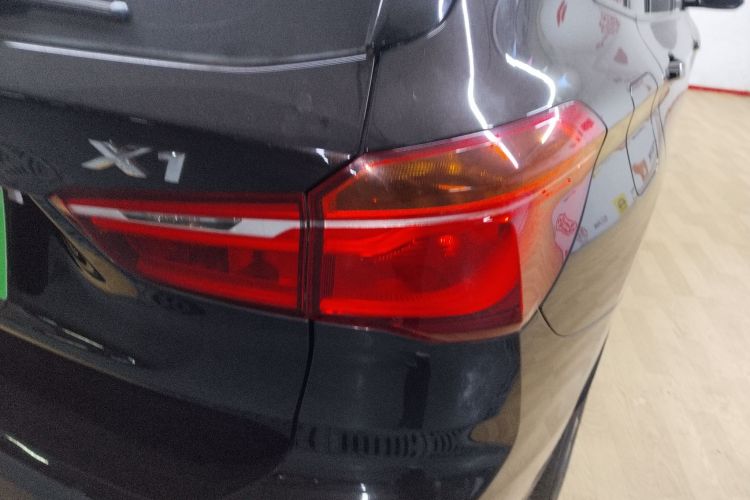 宝马X1 2016款 sDrive18Li 尊享型车身外观9